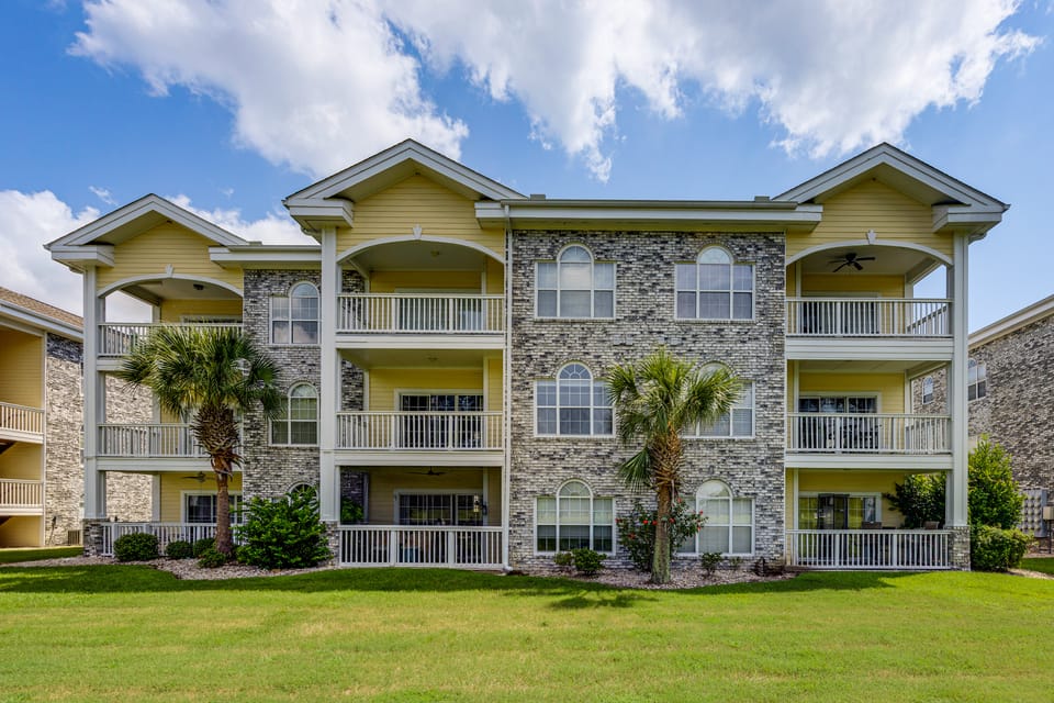 Birdies, Beaches & Boardwalks: Myrtle Beach Gem! Apartment in Carolina Forest