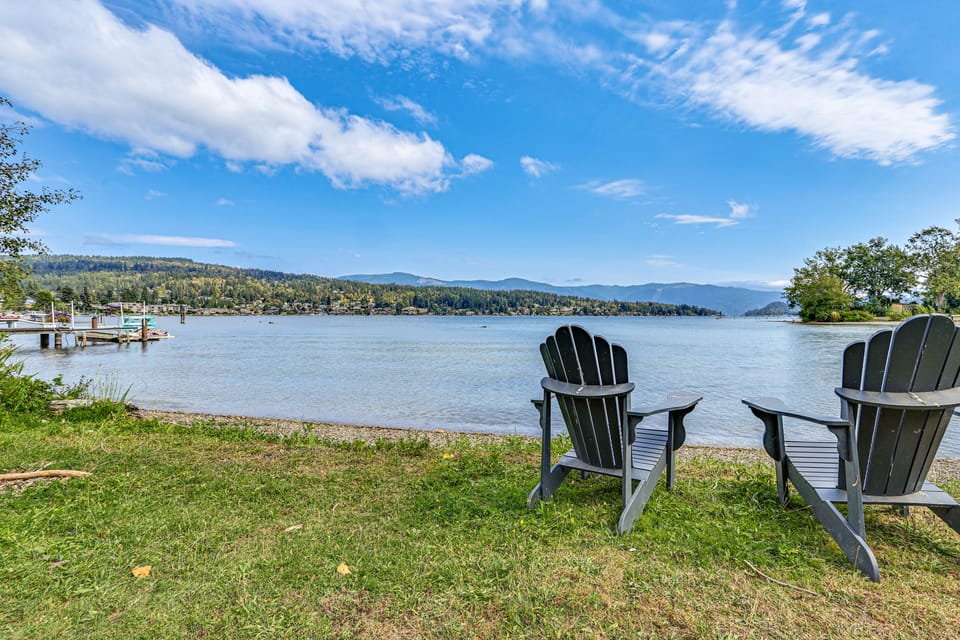 1 Block to Private Key Entry Beach Apartment in Bellingham