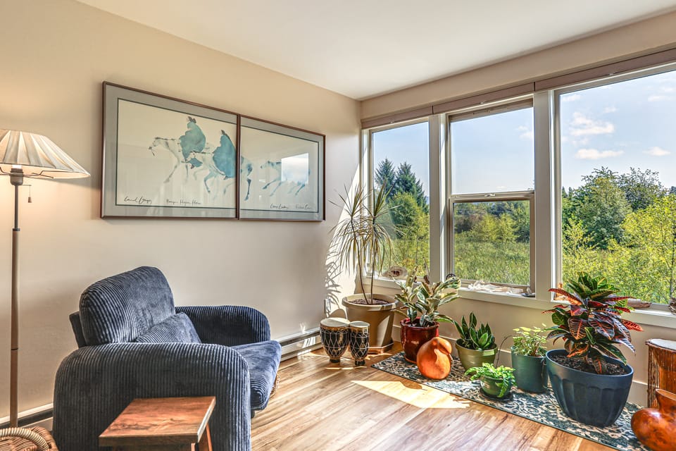 1 Block to Private Key Entry Beach Apartment in Bellingham
