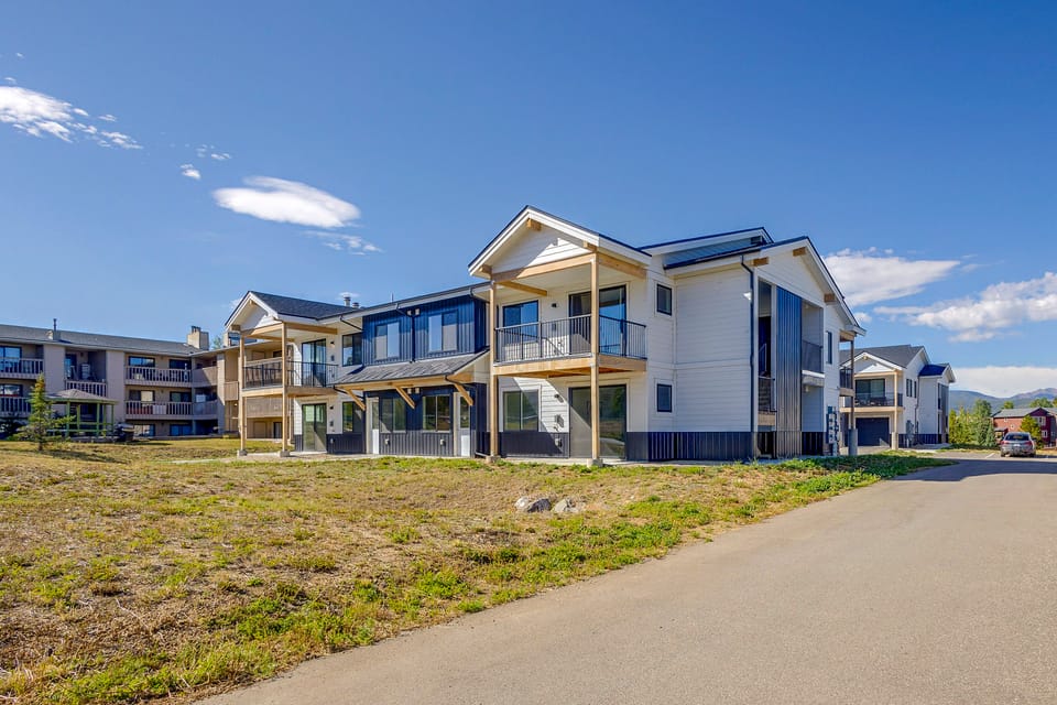 Ski, Bike & Explore Winter Park! Modern Condo Apartment in Fraser