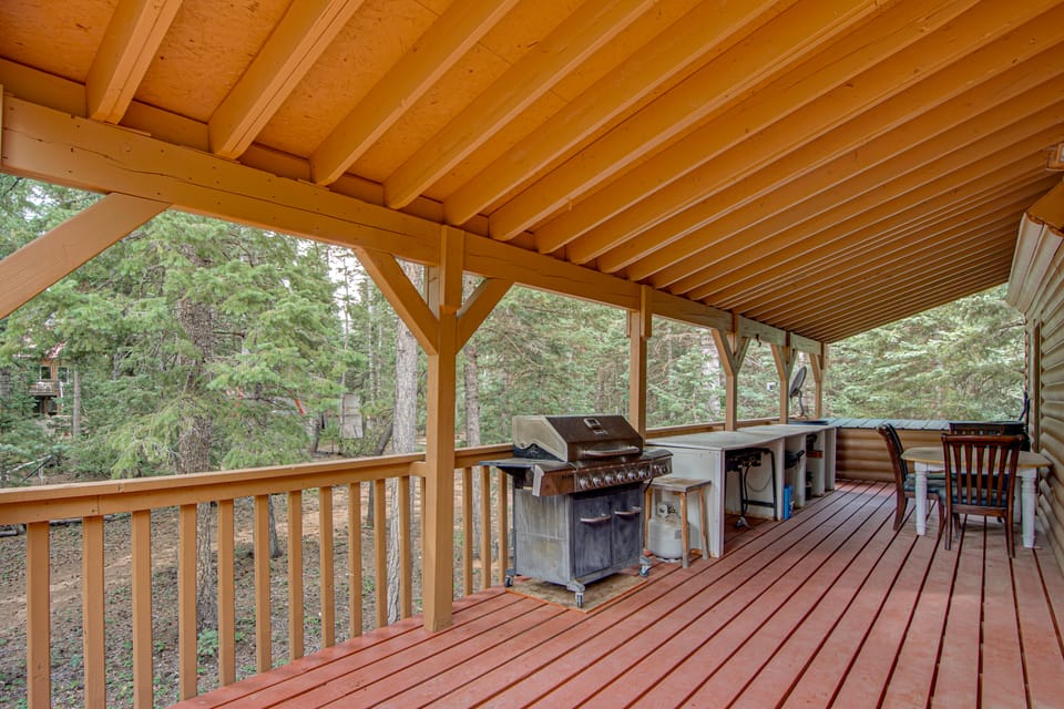 Game Room, Fire Pit: Dog-Friendly Duck Creek Cabin House in Utah