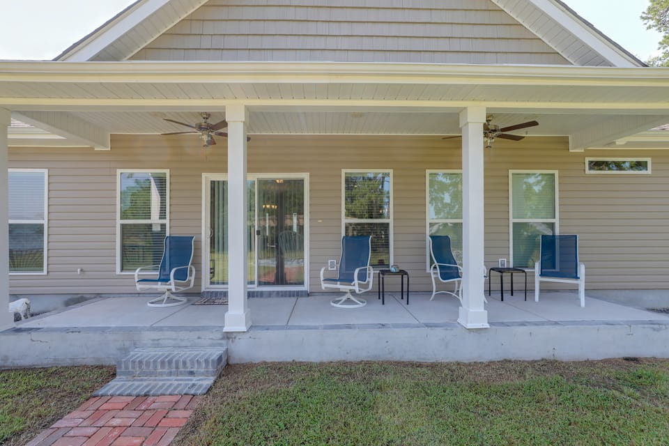 Lake Marion Oasis! Private Dock, Patio, Large Yard House in Lake Marion