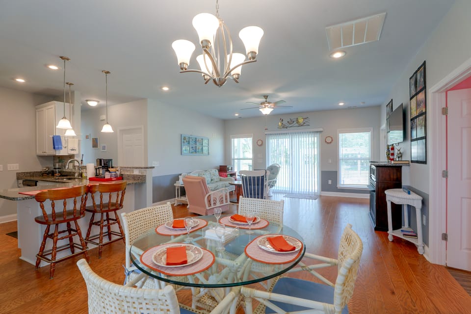 Lake Marion Oasis! Private Dock, Patio, Large Yard House in Lake Marion