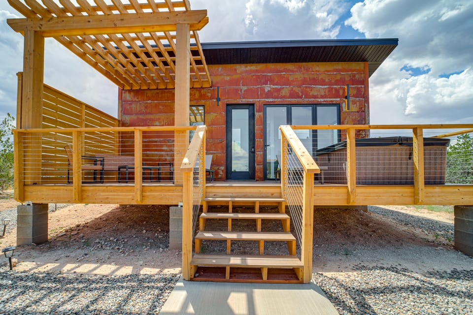 Off-Grid Tiny Home on 20 Acres with Hot Tub Apartment in Grand Canyon National Park