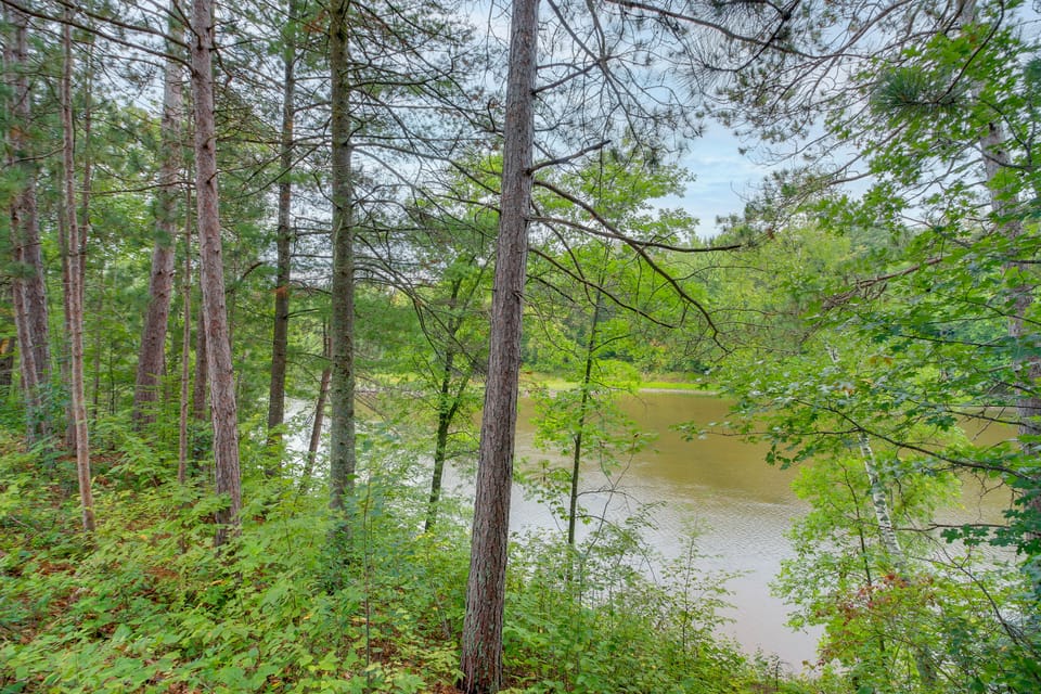 'Riverside Escape' Ride, Paddle, Relax House in Minnesota