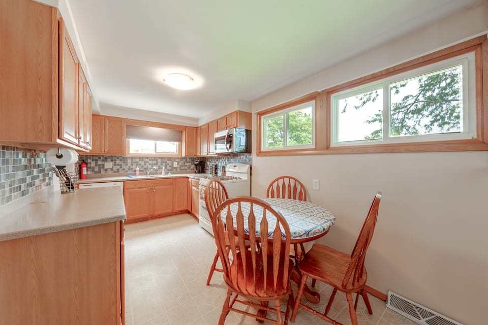 Great for Work Travel! Kenosha Extended Stay House in Pleasant Prairie