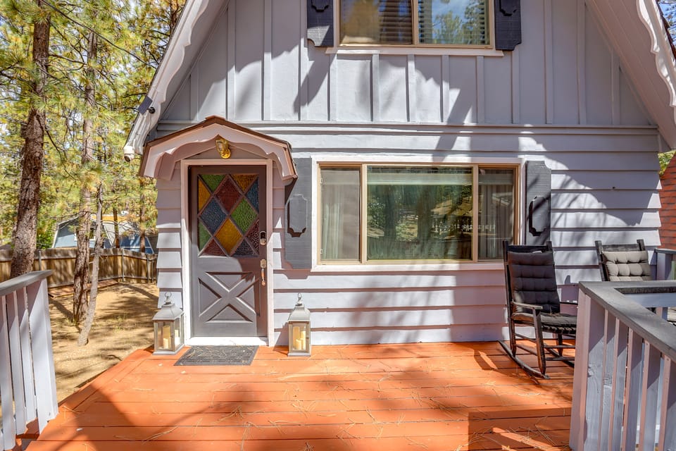 1 Mi to Snow Play! 4-Season Big Bear Escape House in Big Bear