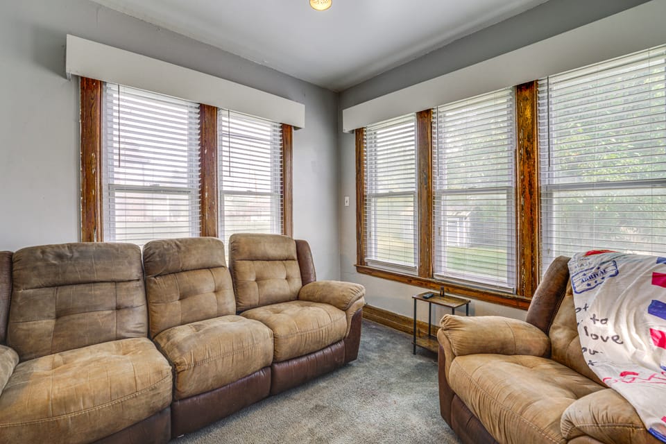 3 Mi to Belle Isle: Spacious Home w/ Yard House in Detroit