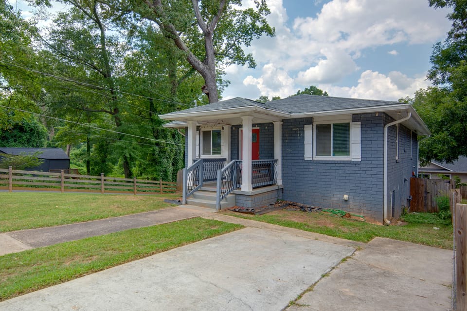 < 1 Mi to MARTA! Extended Getaway 3 Mi to Dtwn House in Atlanta