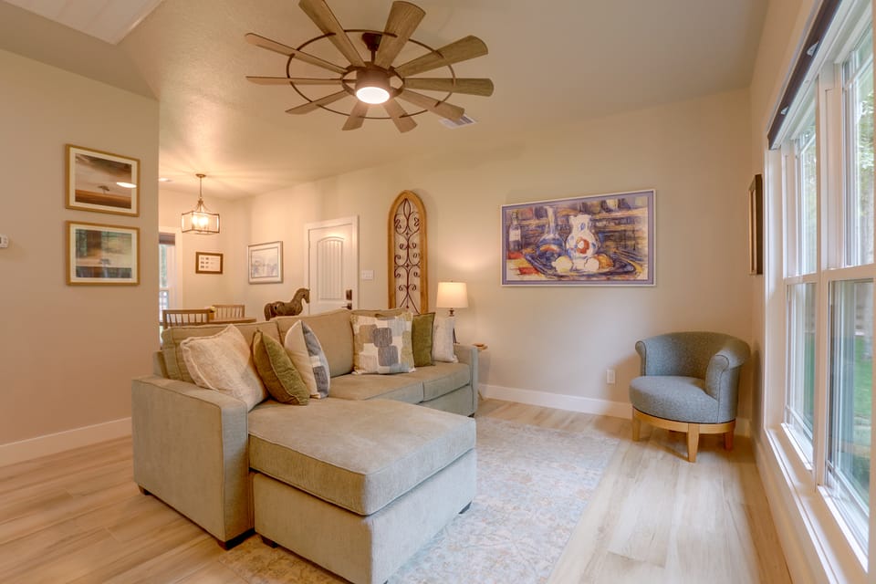 Piney Woods Retreat w/ Sauna, Fire Pit & Games House in Texas