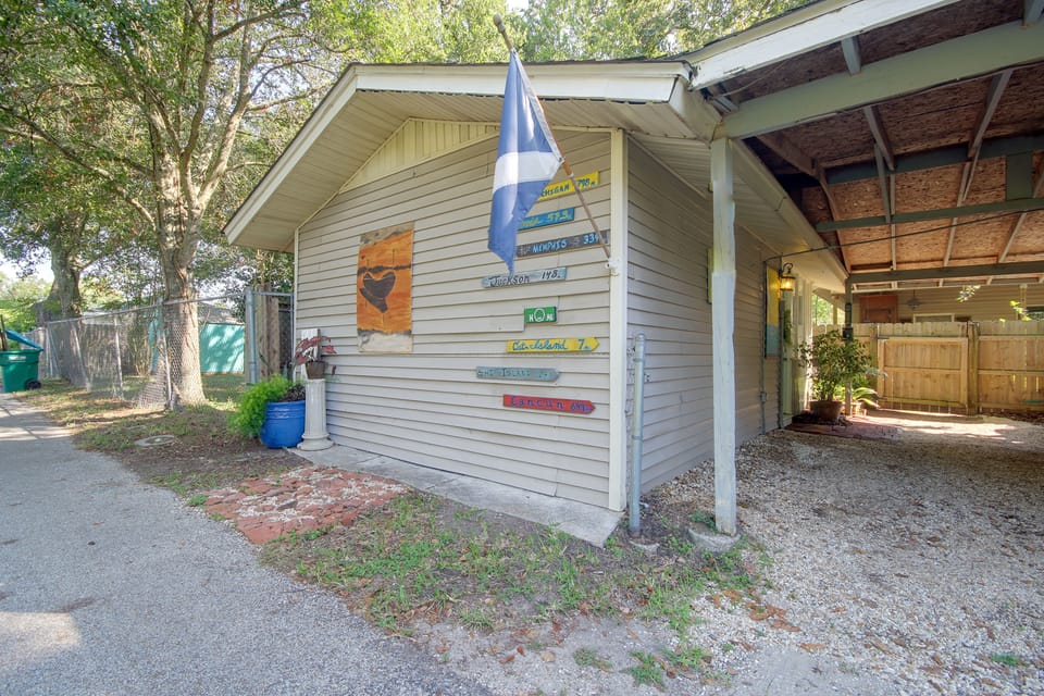 Walk to Gulfport Beach! Coastal Studio Getaway Apartment in Gulfport