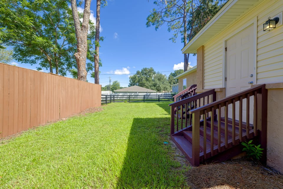 Walk to Dining: Relax at 609 Gray House in The Villages
