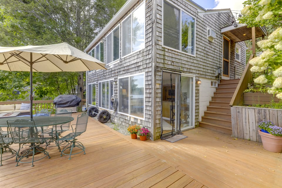 Pine Point: 3BR, 2BA, Private Dock & Kayaks! House in Massachusetts