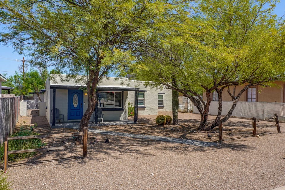 2 Mi to U of A & UMC! Desert Extended Stay House in Catalina Foothills