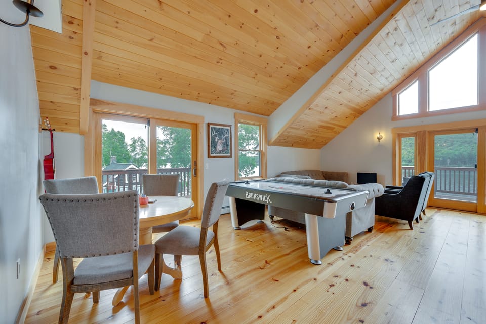 On Neal Pond! Spacious Group Retreat w/ Game Room House in Vermont