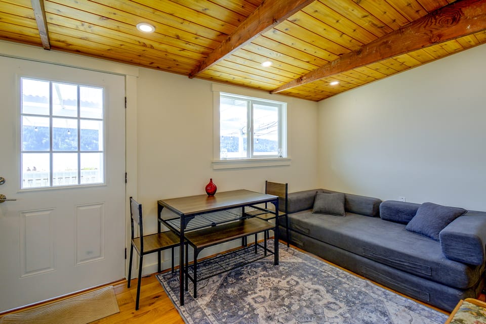 Quiet Island Retreat w/ Puget Sound Views! House in Vashon