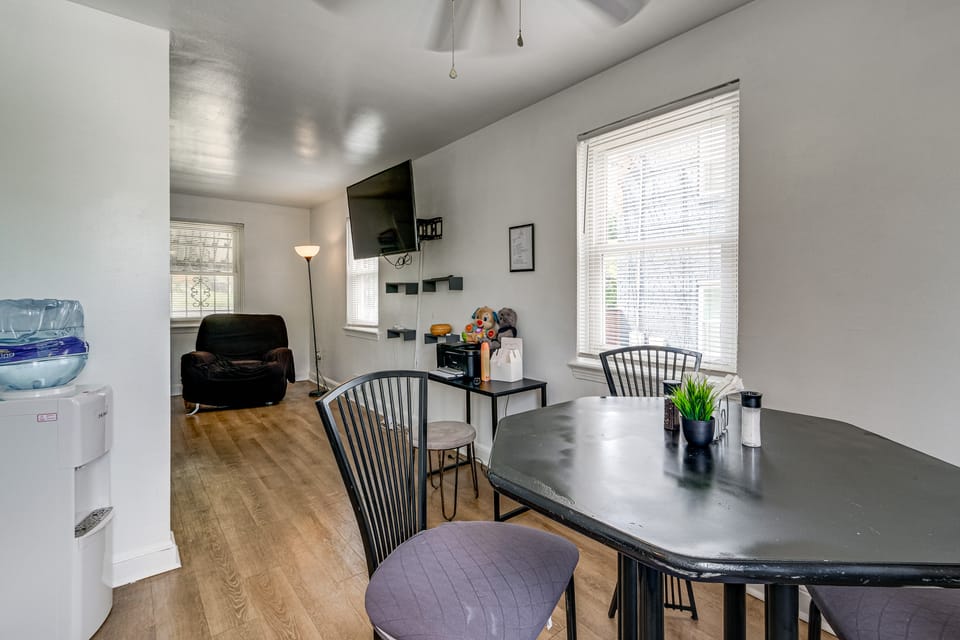 Hot Tub & Continental Breakfast Provided! D.C. Gem Apartment in District of Columbia