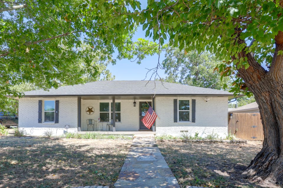 Recently Remodeled Dtwn Frisco Home w/ Yard! House in Frisco