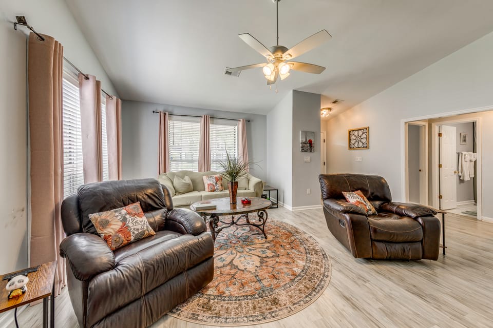 Pet-Friendly Private Yard Near Charleston, Beaches House in Goose Creek