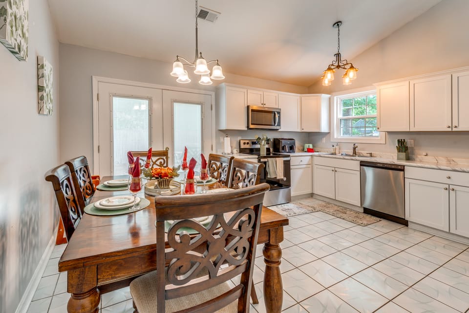 Pet-Friendly Private Yard Near Charleston, Beaches House in Goose Creek