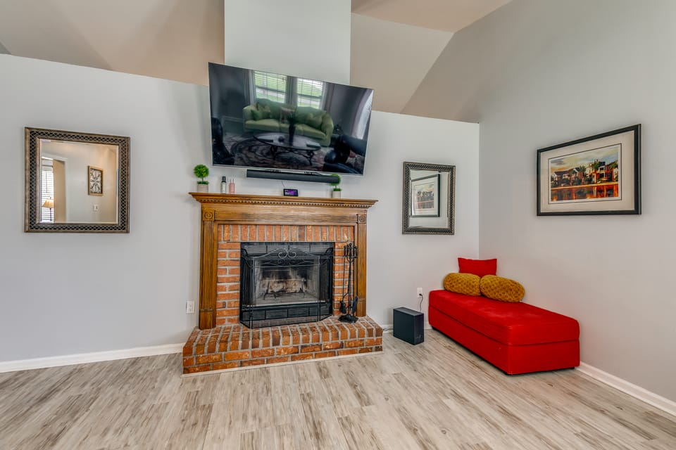 Pet-Friendly Private Yard Near Charleston, Beaches House in Goose Creek