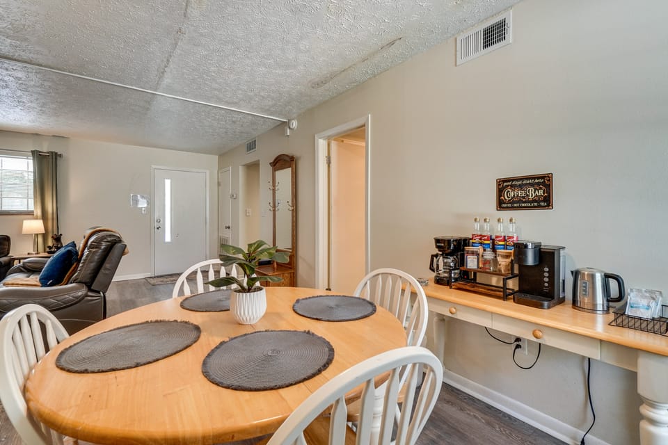 Cozy Updated Gatlinburg Condo Minutes to Downtown Apartment in Gatlinburg