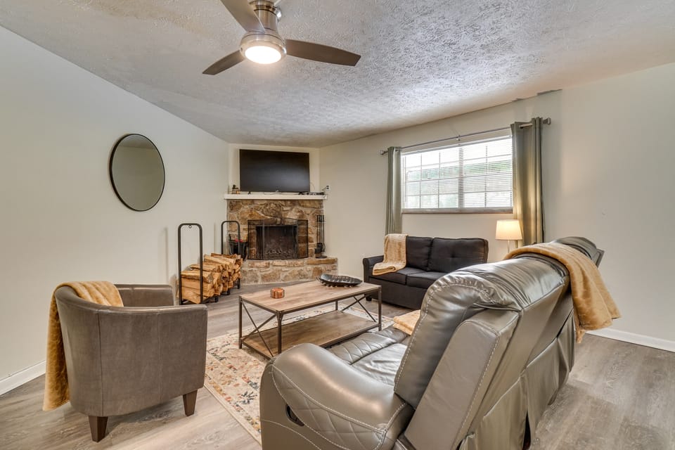 Cozy Updated Gatlinburg Condo Minutes to Downtown Apartment in Gatlinburg