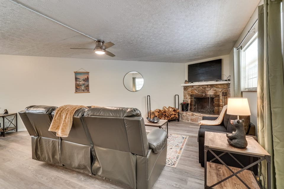 Cozy Updated Gatlinburg Condo Minutes to Downtown Apartment in Gatlinburg