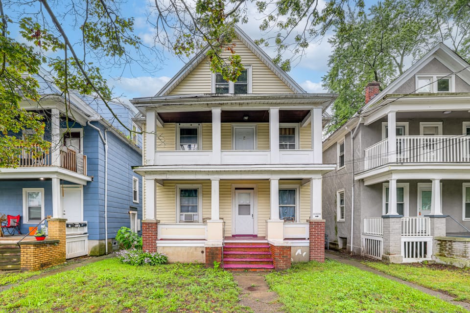 Easy Niagara Falls Access! Apt w/ Full Kitchen House in Niagara Falls