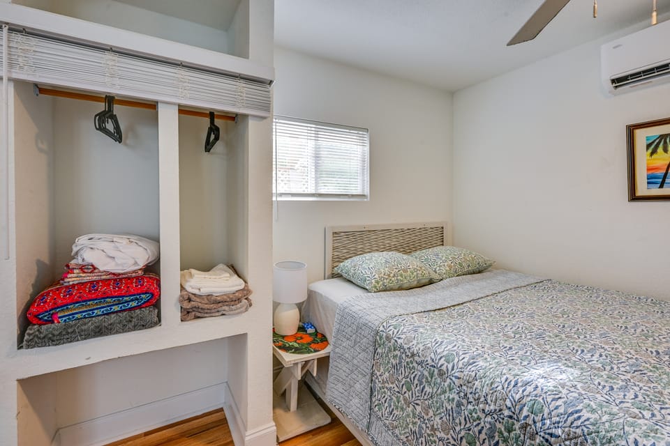 < 2 Mi to Raymond James Stadium! Couple’s Retreat Apartment in Tampa