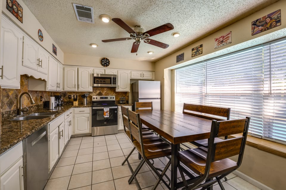 Family-Friendly Home w/ Hot Tub in San Antonio! House in San Antonio
