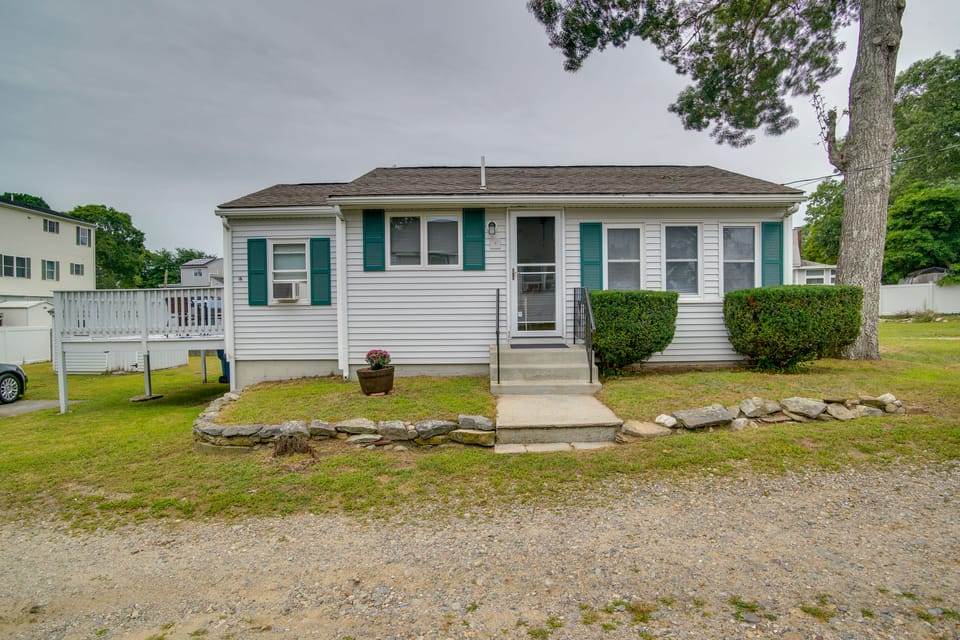 Walk to Swift's Beach! Cozy Home Near Cape Cod House in Marion