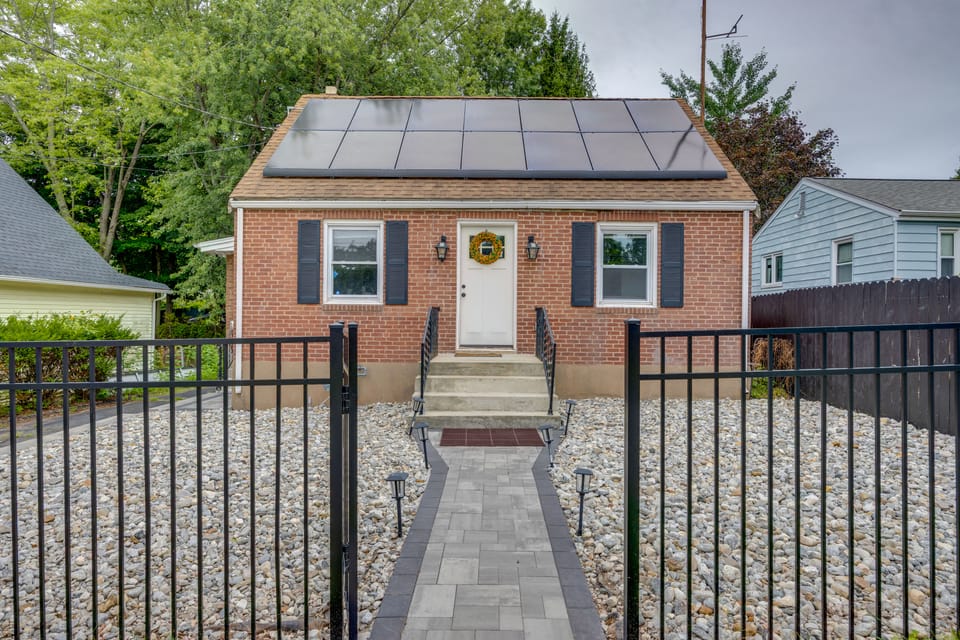 Extended Stay Near Yale: East Haven Home w/ Yard! House in East Haven
