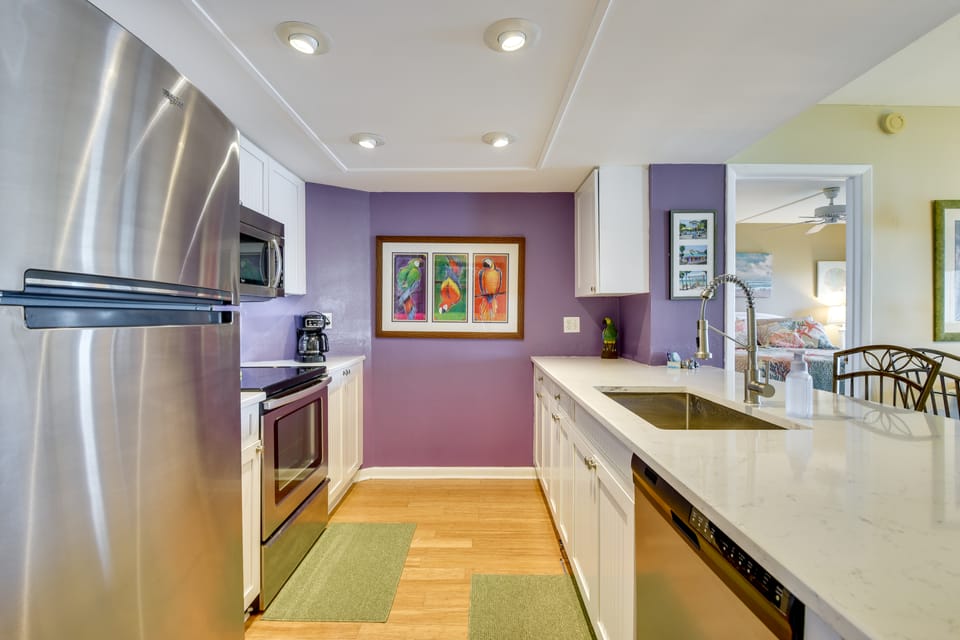 Steps to Sand! Extended Bradenton Beach Getaway Apartment in Bradenton Beach