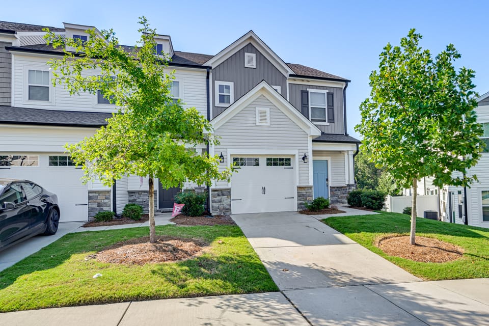 New-Build Townhome Near Speedway & UNCC Apartment in Concord
