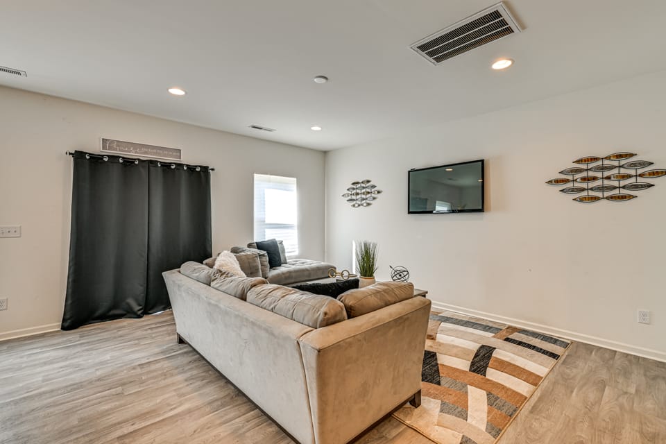 New-Build Townhome Near Speedway & UNCC Apartment in Concord