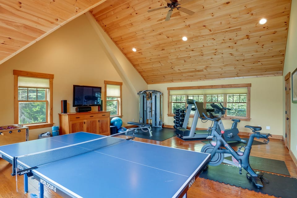 Great for Groups! Spacious Extended Stay in Ludlow House in Vermont