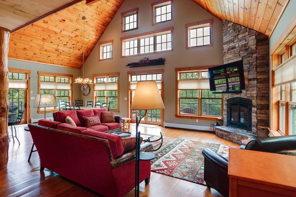 Great for Groups! Spacious Extended Stay in Ludlow House in Vermont