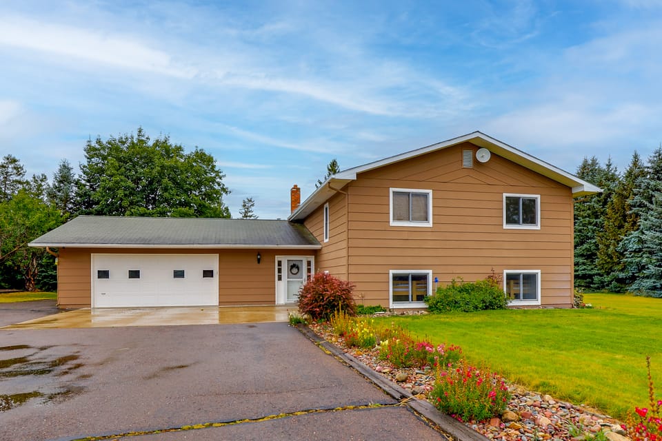 Riverfront Group Getaway Near Glacier NP House in Columbia Falls