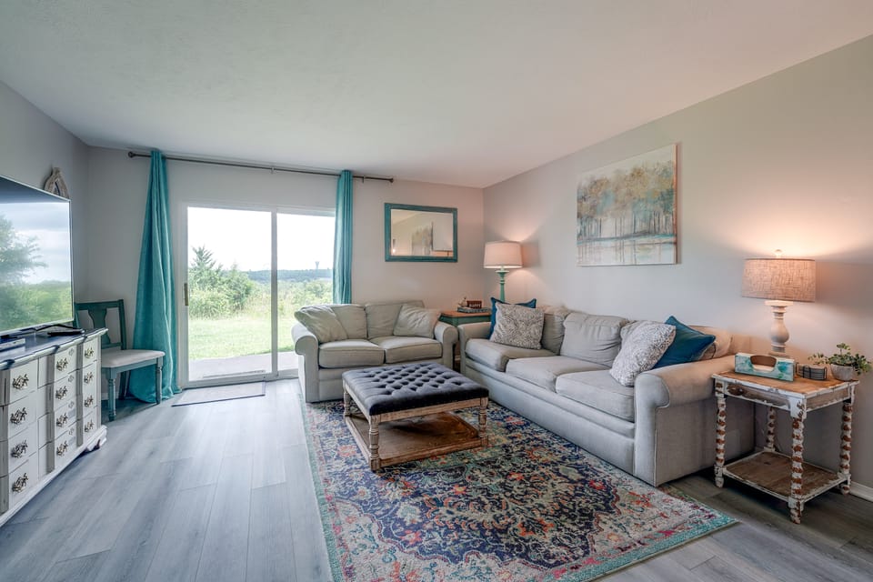 Perfect Location! Amazing Views & Close to It All! Apartment in Branson