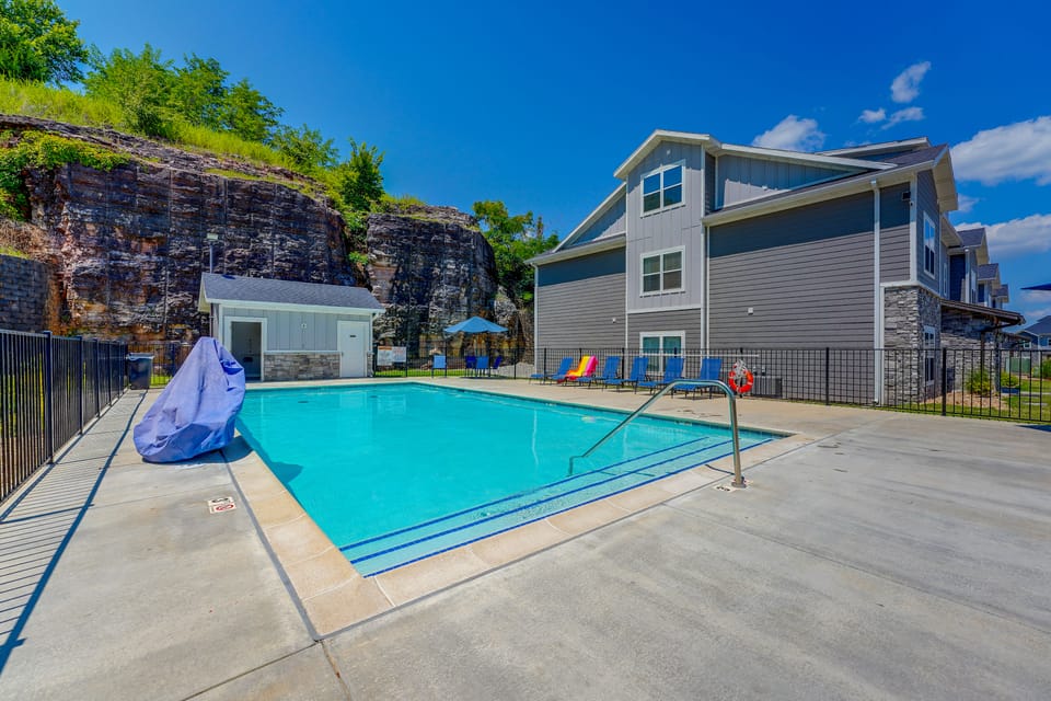 Branson Getaway Near SDC, TRL with views of Strip Apartment in Branson