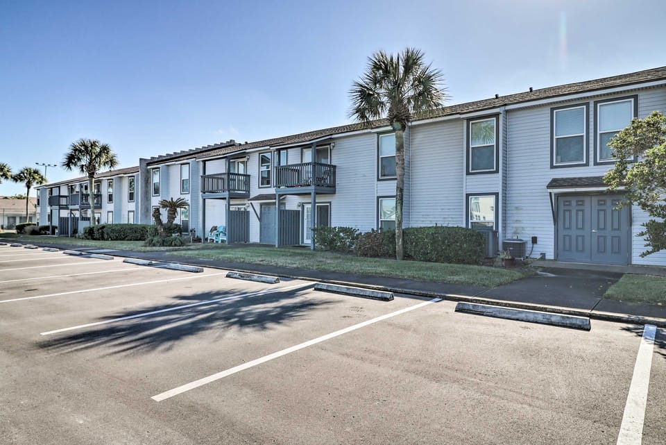 Stroll to Shore! 2 Fernandina Beach Condos w/ Pool Apartment in Fernandina Beach
