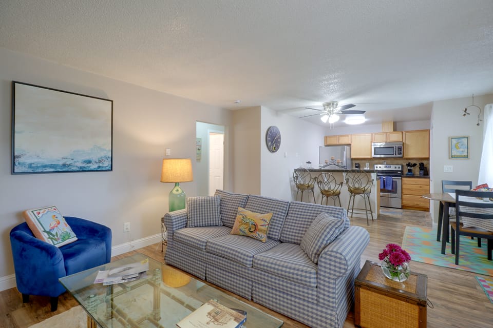 Cozy Condo 6 Mi to Downtown Reno! Apartment in Reno