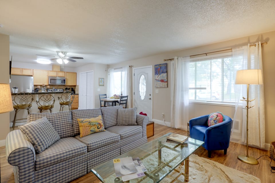 Cozy Condo 6 Mi to Downtown Reno! Apartment in Reno