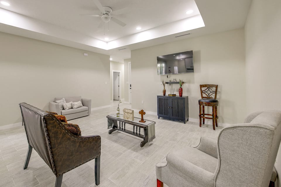 Brownsville Home: 9 Mi to Downtown! House in Brownsville