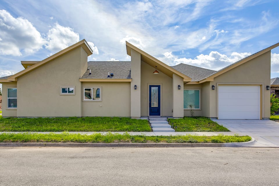Single Home: SpaceX, Hwy 511 & Beaches House in Brownsville