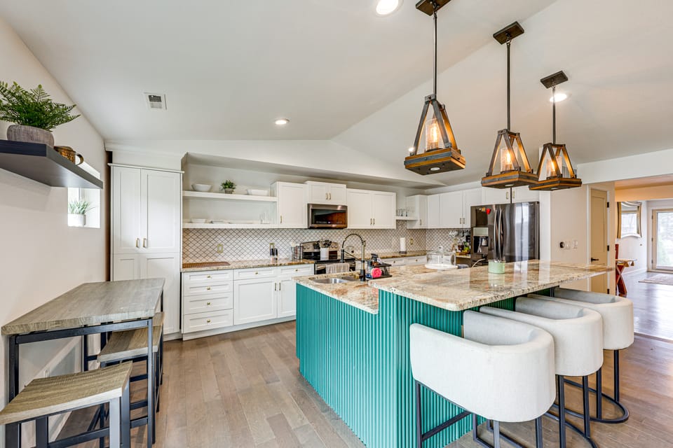 Centrally located-downtown, stadium, red rocks House in Lakewood