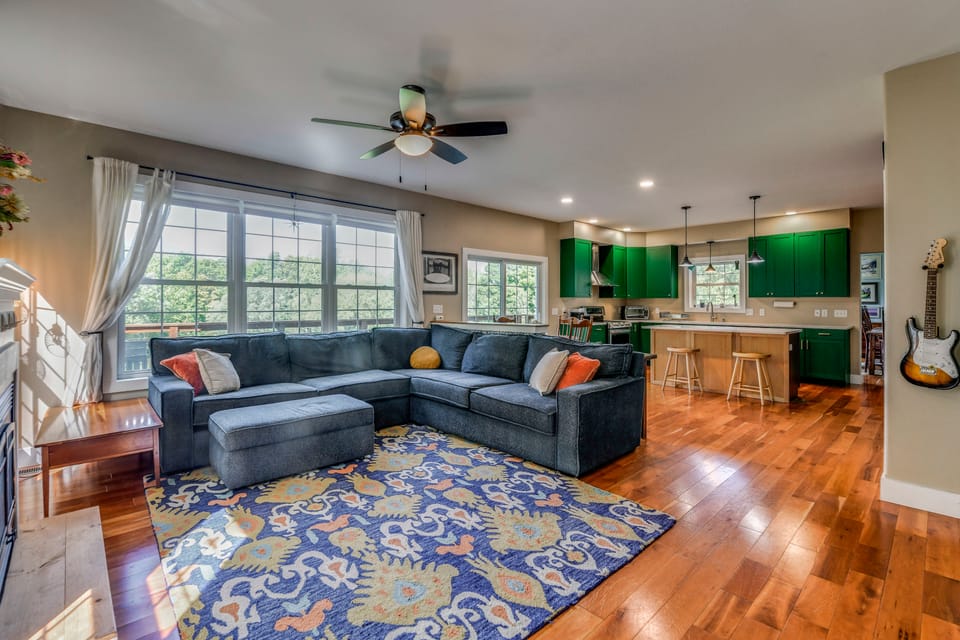 Dog-Friendly Family Haven Minutes From Burlington! House in Williston