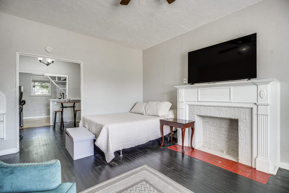 San Antonio Studio Near Dining, Pearl District Apartment in San Antonio