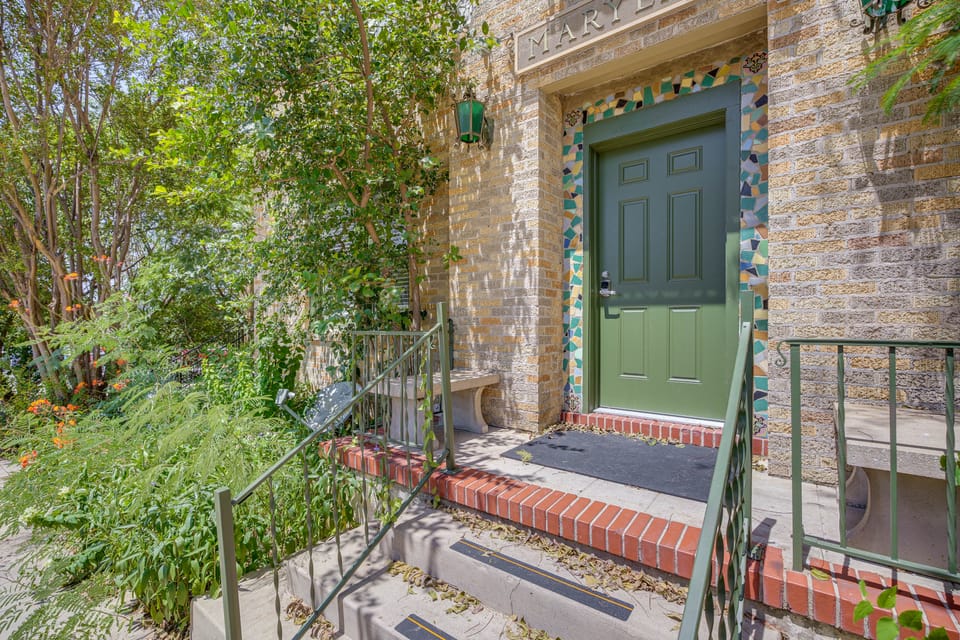 San Antonio Studio Near Dining, Pearl District Apartment in San Antonio